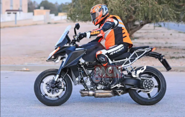 ภาพล่าสุด : KTM 1290 Super Duke GT ที่ดูเหมือนจะได้รับเฟรมและเครื่องยนต์จาก Super Duke R 2020