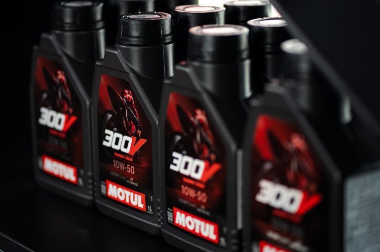 โมตุล บุกตลาดน้ำมันเครื่องไทย ส่ง MOTUL 300V ลงสนาม ก้าวข้ามขีดจำกัดของขุมพลังและสมรรถนะด้วยเทคโนโลยี ESTER Core® เจาะกลุ่มมอเตอร์สปอร์ต